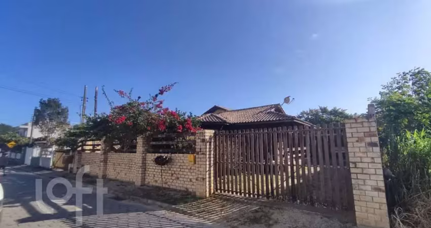 Casa à venda em Morro das Pedras com 200 m², 3 qua