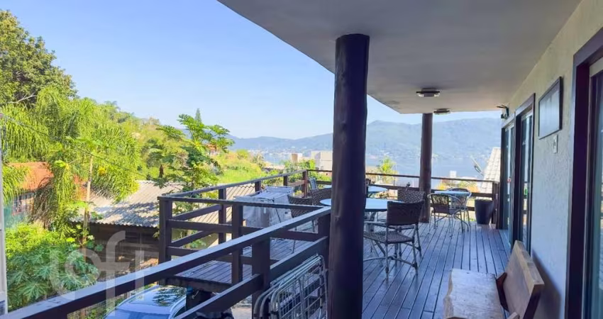 Casa à venda em Barra da Lagoa com 484 m², 4 quart