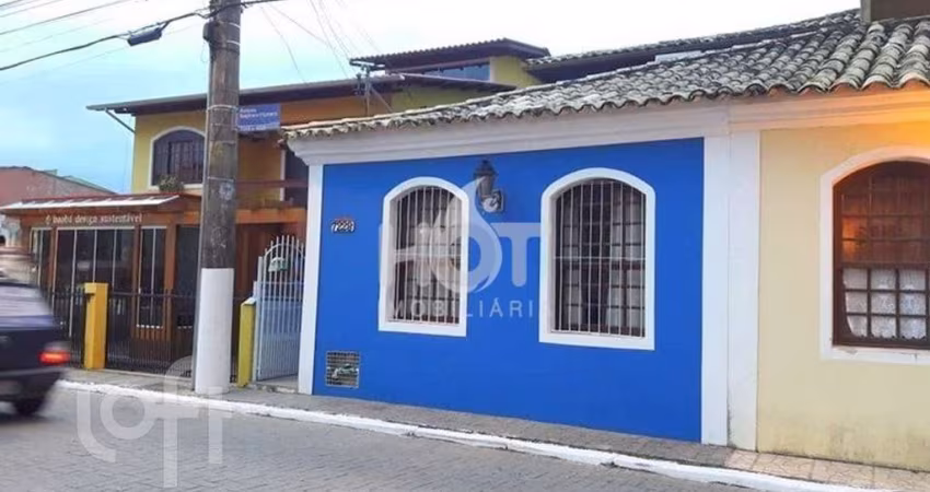 Casa à venda em Ribeirão da Ilha com 150 m², 4 qua