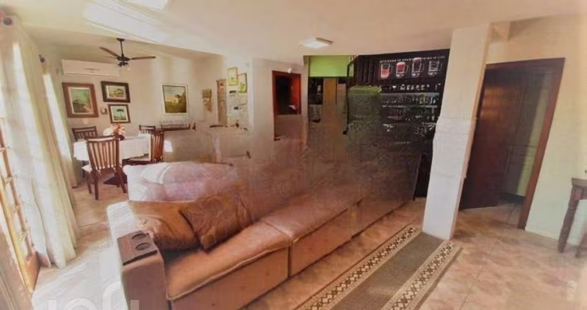 Casa à venda em Canto da Lagoa com 300 m², 2 quart