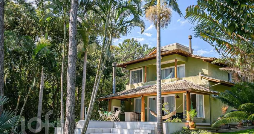 Casa à venda em Barra da Lagoa com 350 m², 4 quart