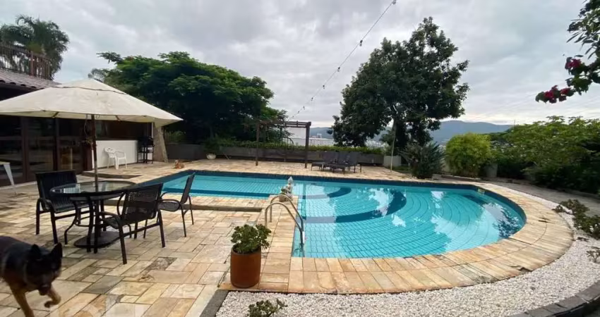 Casa à venda em Trindade com 411 m², 7 quartos, 3