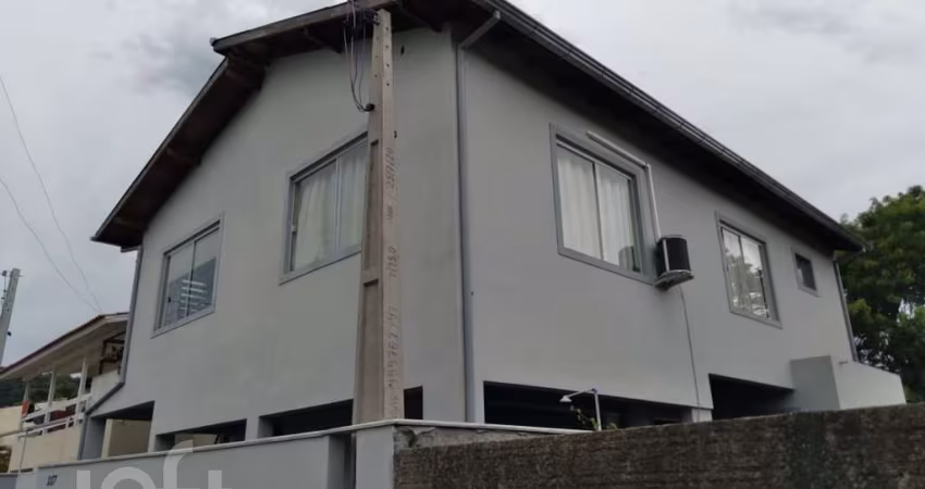 Casa à venda em Morro das Pedras com 195 m², 3 qua