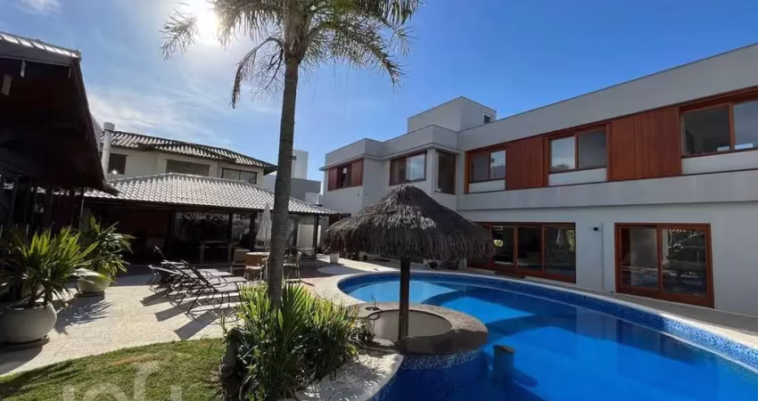 Casa em condomínio fechado com 4 quartos à venda na Rua Reverendo Gelson dos Santos Castro, 886, Rio Tavares, Florianópolis