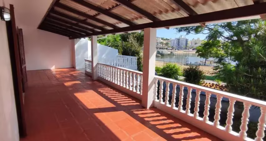 Casa de 4 dormitórios à venda em Coqueiros