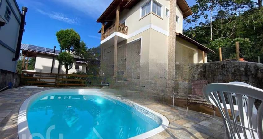 Casa à venda em Campeche Central com 379 m², 4 qua
