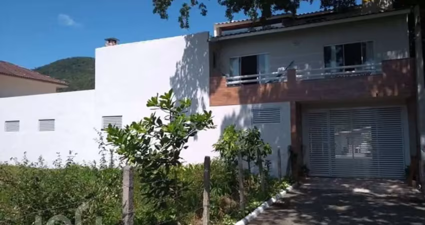 Casa à venda em Armação com 690 m², 10 quartos, 1