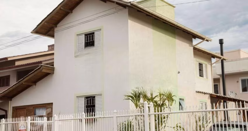Casa à venda em Ressacada com 162 m², 4 quartos, 2