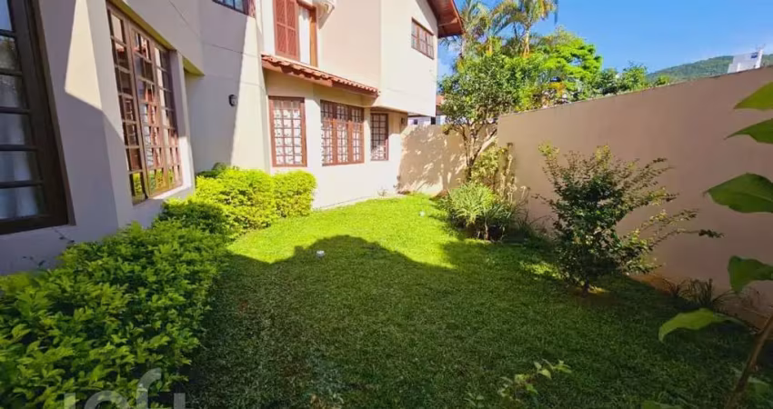 Casa à venda em Córrego Grande com 297 m², 4 quart