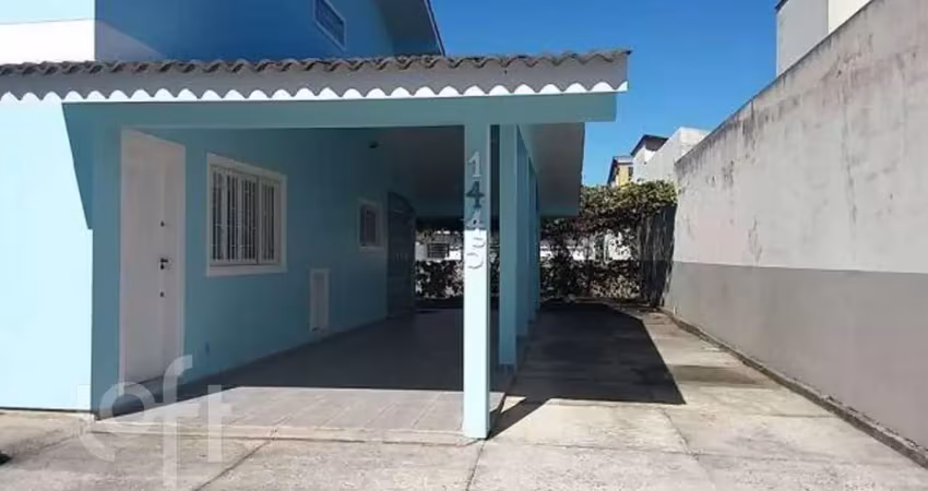 Casa à venda em Daniela com 200 m², 6 quartos, 3 v