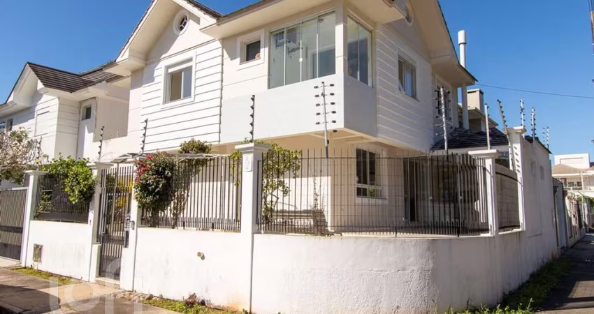 Casa à venda em Santa Mônica com 179 m², 3 quartos