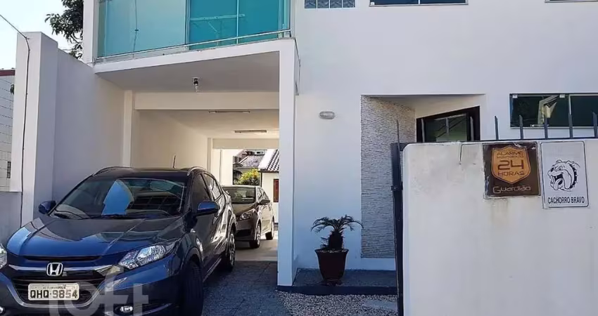 Casa à venda em Agronômica com 238 m², 3 quartos,
