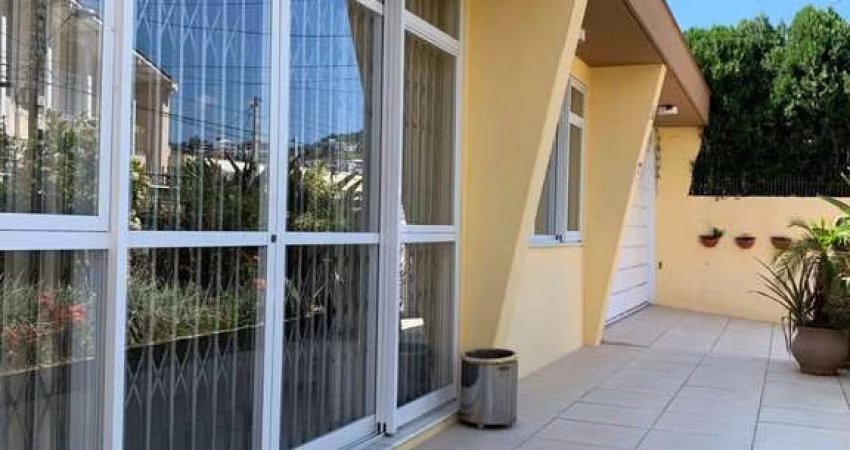 Casa à venda em Agronômica com 310 m², 4 quartos,