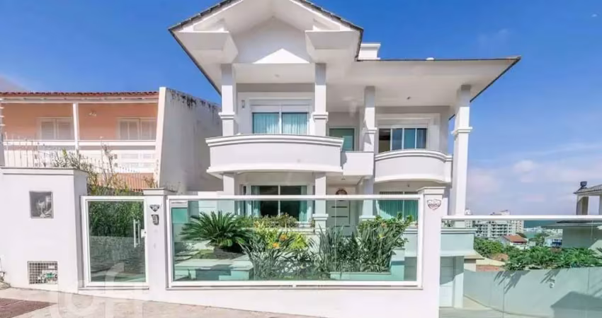 Casa à venda em Abraão com 505 m², 4 quartos, 4 su