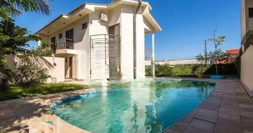 Casa à venda em Itacorubi com 330 m², 4 quartos, 2
