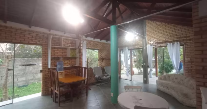 Casa de 2 dormitórios no Morro das Pedras