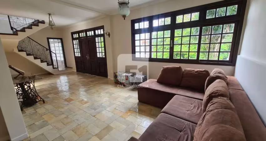 Casa de 6 dormitórios à venda na Trindade