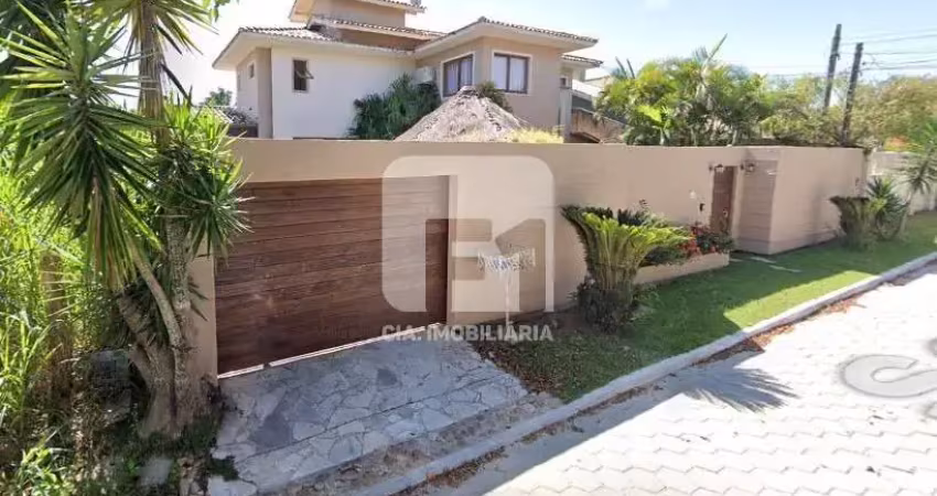 Casa com 05 Dormitórios no Campeche!