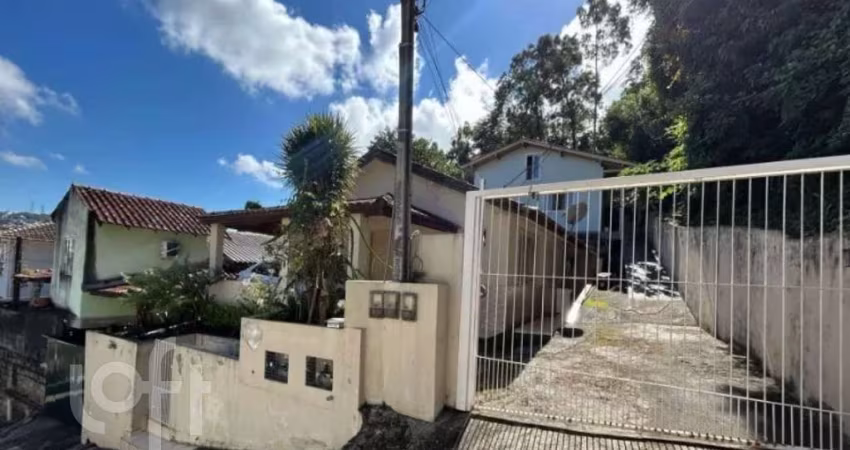 Casa à venda em Pantanal com 80 m², 4 quartos, 2 v