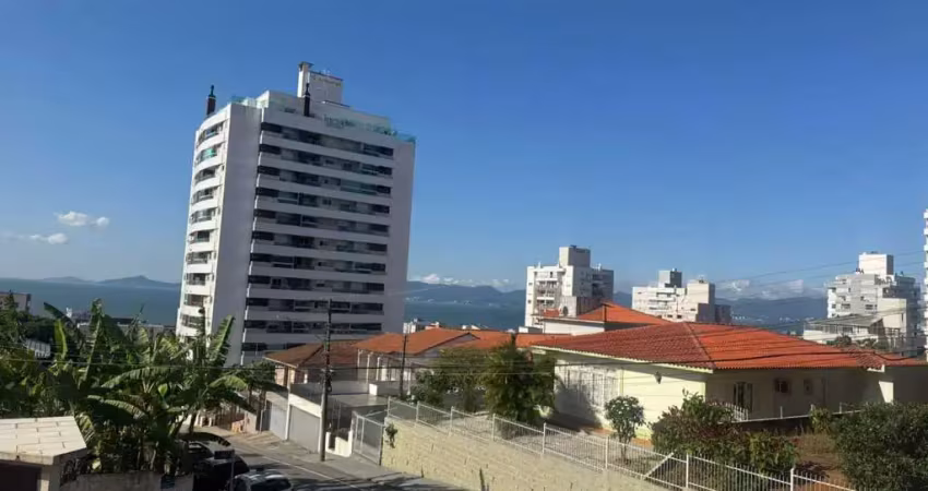 Apartamento de 2 dormitórios à venda em Barreiros