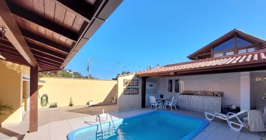 Casa de 3 dormitórios na Barra da Lagoa