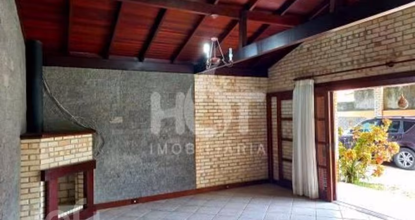 Casa à venda em Armação com 370 m², 3 quartos, 1 s