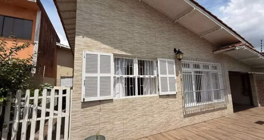 Casa à venda em Balneário com 61 m², 4 quartos, 2