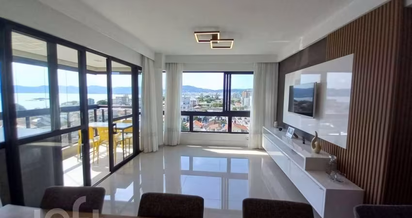 Apartamento à venda em Balneário com 93 m², 3 quar