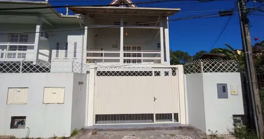 Casa com 1 dormitório e mezanino no Rio Tavares