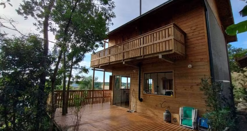 Casa mobiliada com 3 quartos no Ribeirão da Ilha