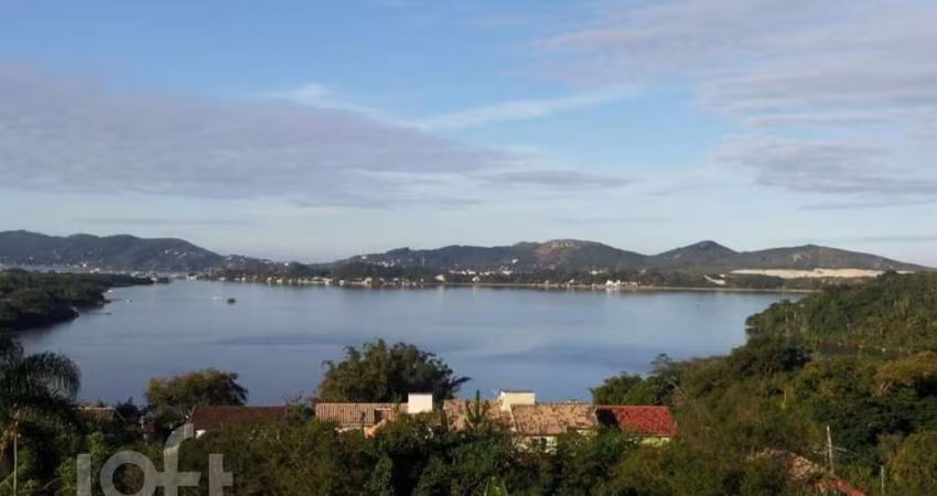 Casa à venda em Canto da Lagoa com 270 m², 2 quart