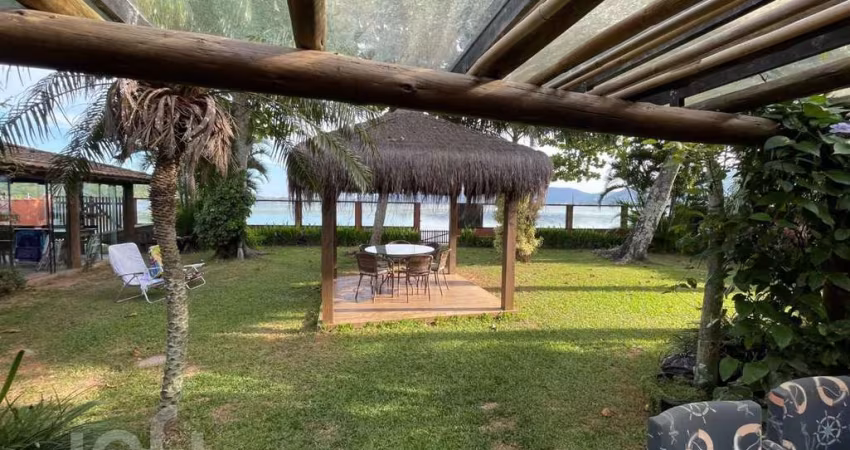 Casa à venda em Barra da Lagoa com 360 m², 4 quart