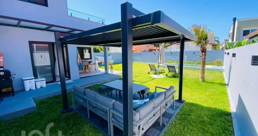 Casa à venda em Jurere Oeste com 210 m², 4 quartos