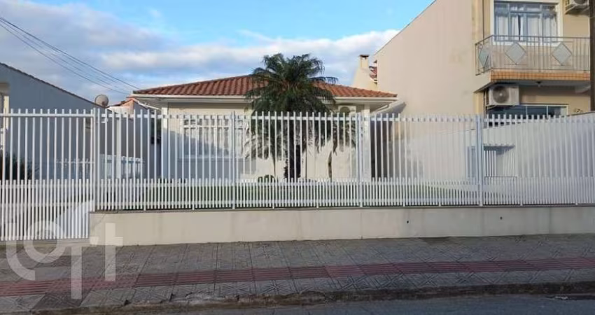 Casa à venda em Fazenda Santo Antonio com 200 m²,