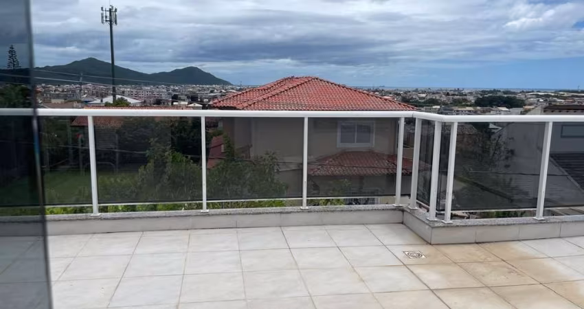 Casa tipo sobrado com 3 dormitórios no Ingleses