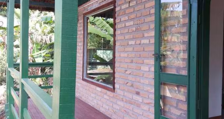 Casa de 2 dormitórios no Canto da lagoa