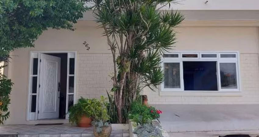 Casa de 4 dormitórios para locação em Coqueiros