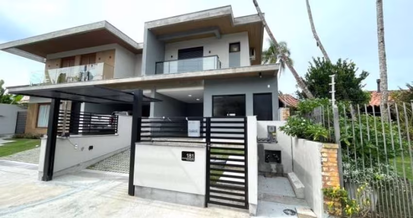 Casa nova de 3 dormitórios na Lagoa da Conceição