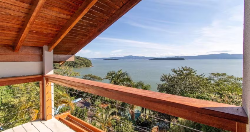 3 studios em condominio no Sambaqui