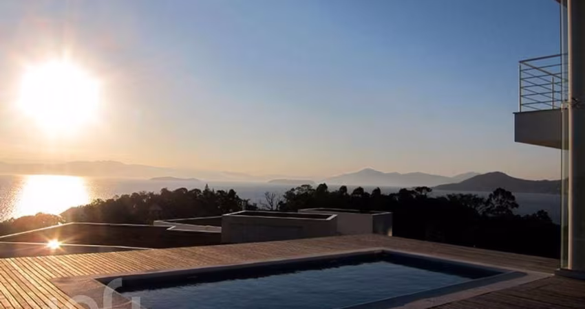 Casa à venda em Cacupé com 461 m², 3 quartos, 3 su