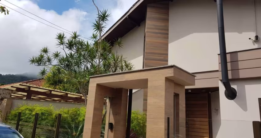 Casa de 5 dormitórios na Lagoa da Conceição