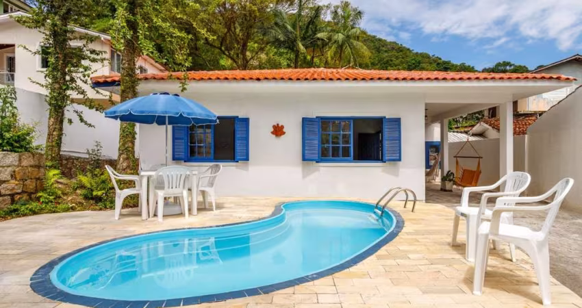 Casa de 3 dormitórios para locação no Sambaqui