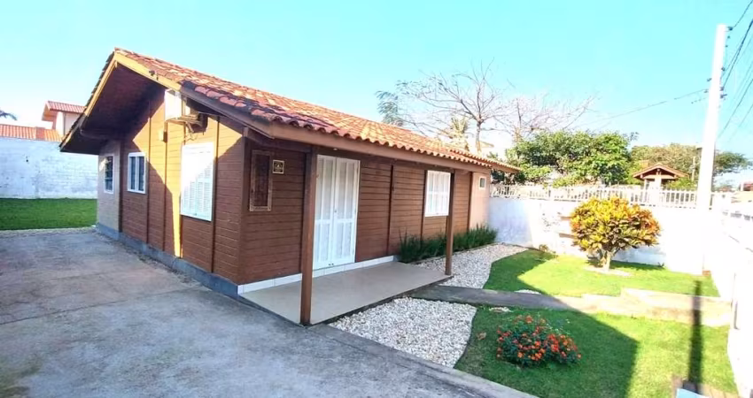 Casa de 2 dormitórios para locação no Campeche