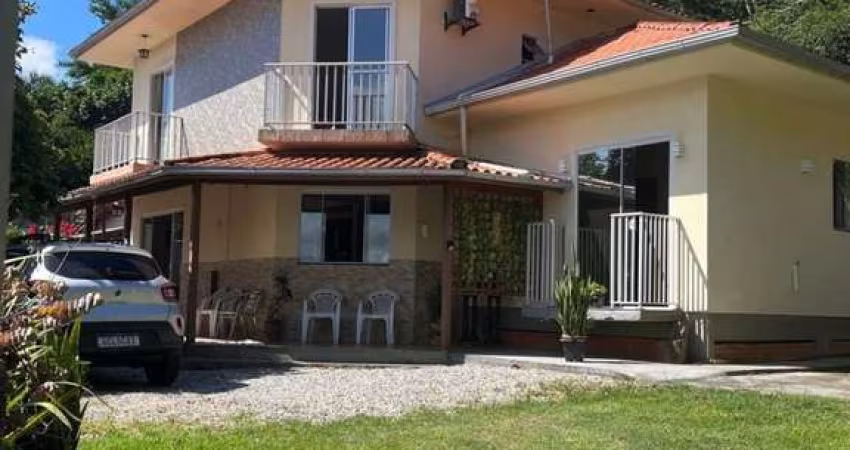 Casa à venda em Caiacanga com 150 m², 4 quartos, 2