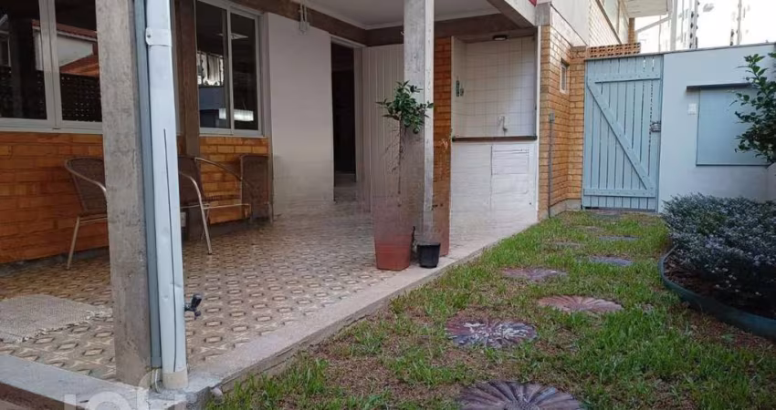 Casa à venda em Agronômica com 281 m², 4 quartos,