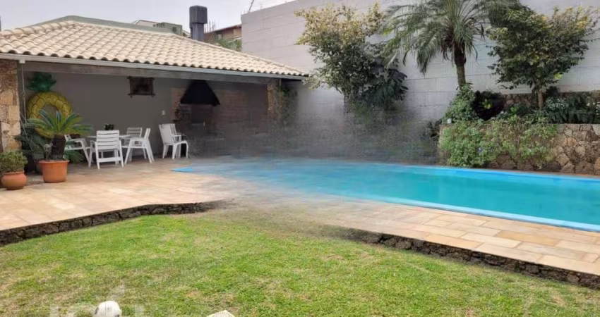 Casa à venda em Abraão com 265 m², 3 quartos, 1 su