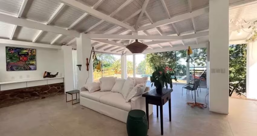 Casa de 4 dormitórios na Lagoa da Conceição.
