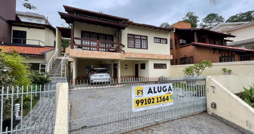 Casa com 5 dormitórios, com 2 suítes no João Paulo