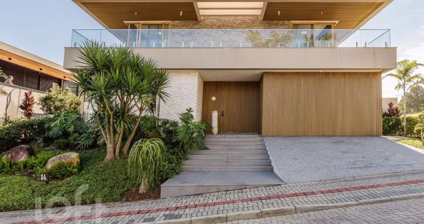 Casa à venda em Cacupé com 1018 m², 4 quartos, 3 s