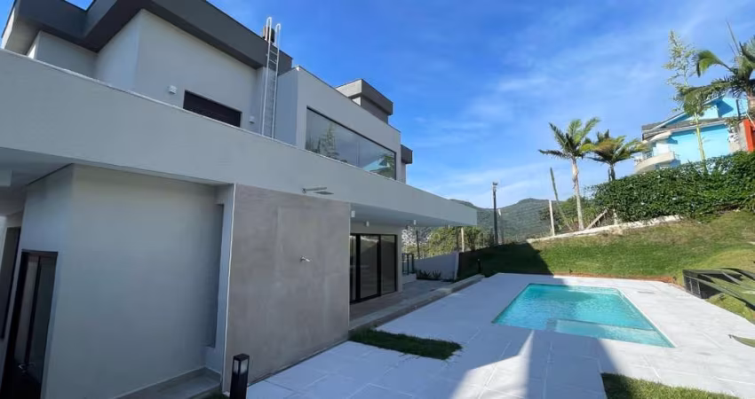 Casa alto padrão, 3 suítes, piscina no João Paulo